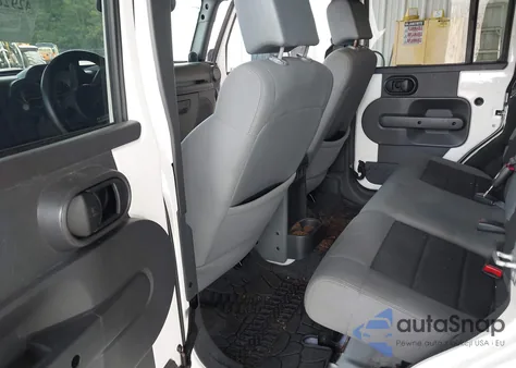 2010 Jeep Wrangler Unlimited Sport z USA, uszkodzony, nr VIN 1J4BA3H16AL134249